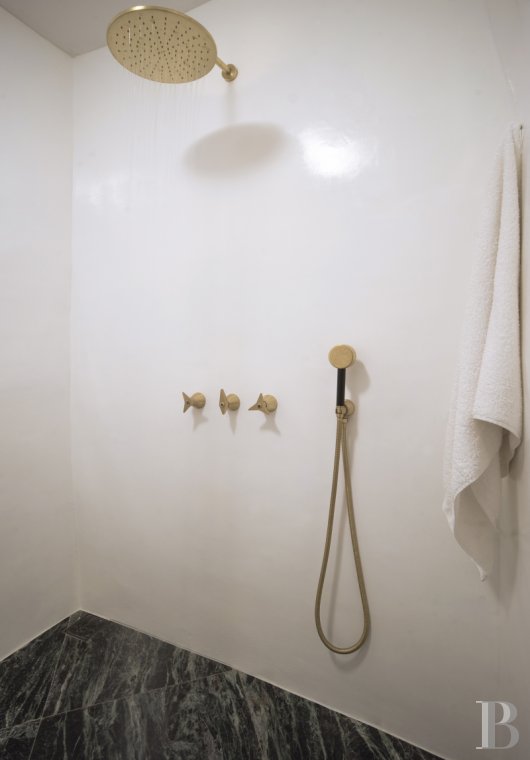 À Tinos, dans les Cyclades, une maison du 17e siècle tout de blanc vêtue - photo  n°16